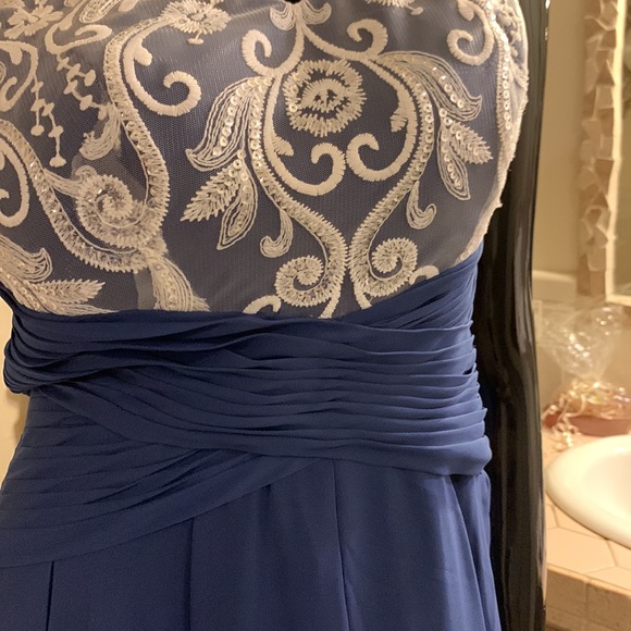 JJ’s HOUSE WEDDING & SPECIAL OCCASIONS GOWN - Picture 3 of 11